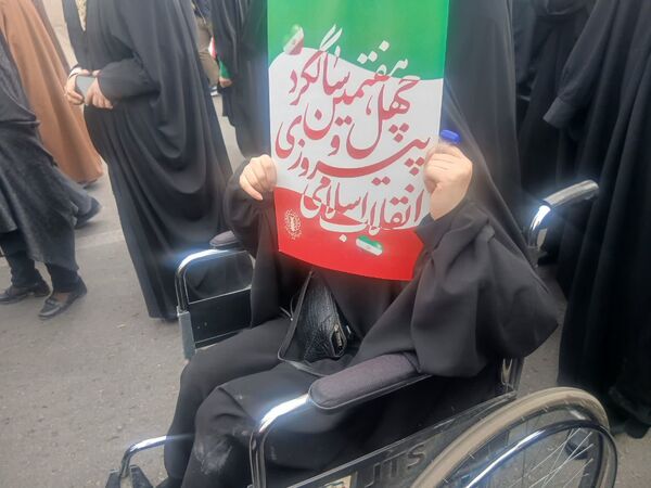 جلوه هایی از راهپیمایی جشن پیروزی انقلاب در شهر قم