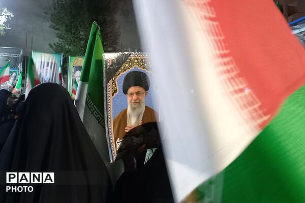 مردم شجاع وحیدیه میدان را خالی نمی‌گذارند 