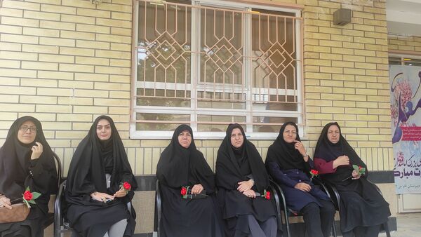 جشن سپاس معلم در دبیرستان قلم چی ۲