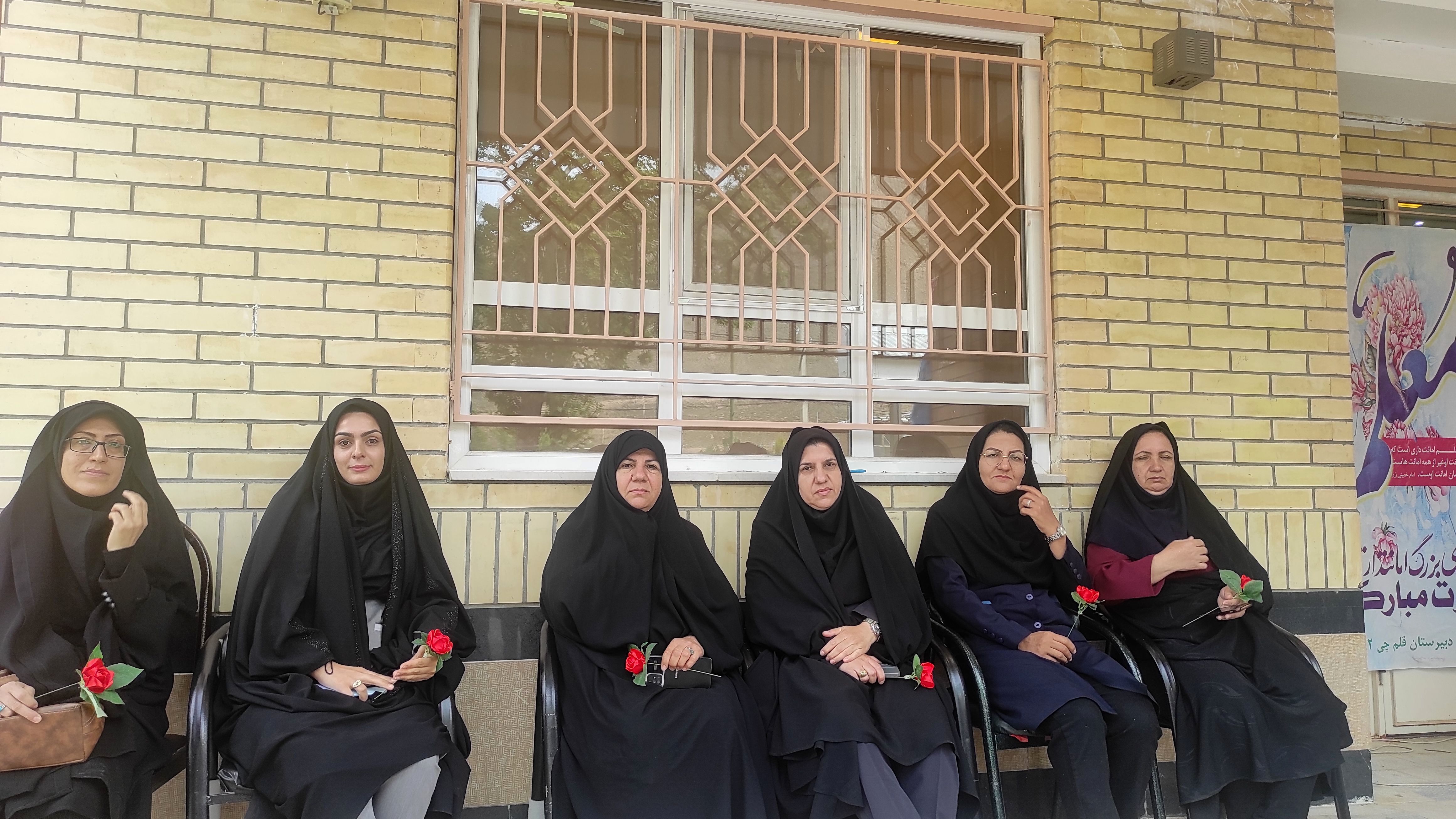 جشن سپاس معلم در دبیرستان قلم چی ۲