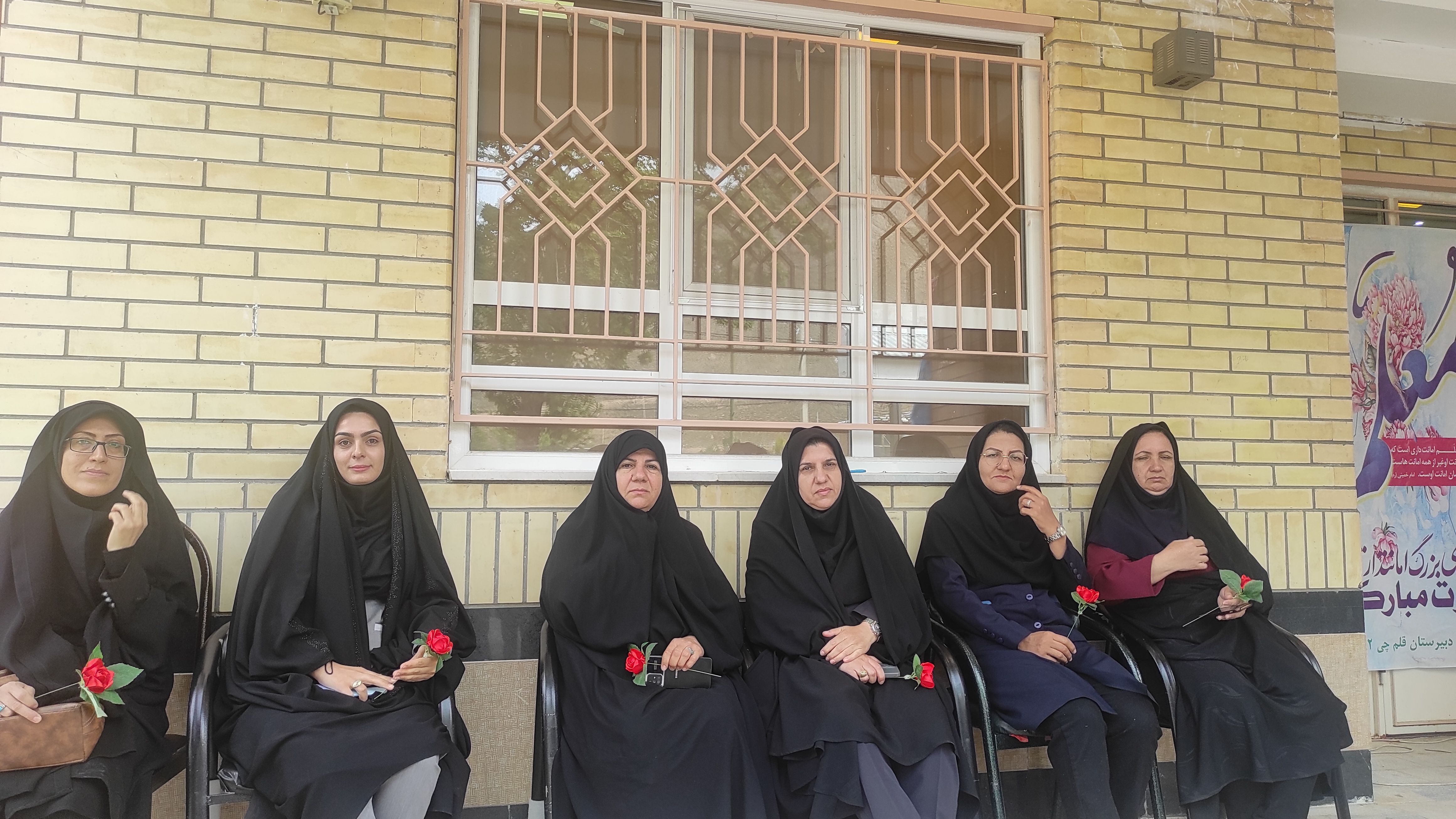 جشن سپاس معلم در دبیرستان قلم چی ۲