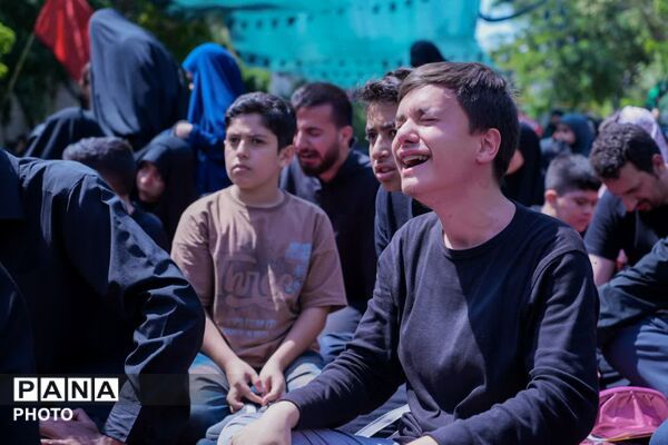 مراسم باشکوه ظهر عاشورا در حسینیه خیمه‌الانتظار مشهد مقدس