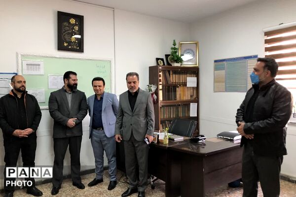 بازدید و عرض تبریک مدیر آموزش و پرورش ناحیه دو شهرری از کارکنان اداری