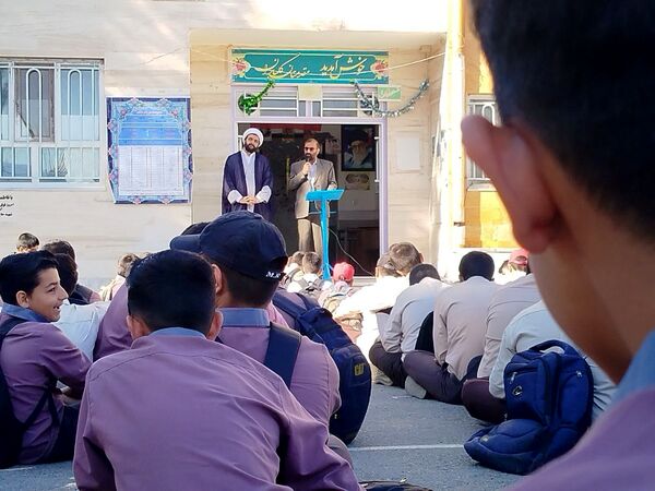 بازدید سرزده بازپرس دادگستری شهرستان کاشمر از دبیرستان میثاق
