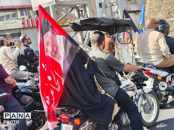 رزمایش اقتدار موتورسواران جان‌فدا در تهران
