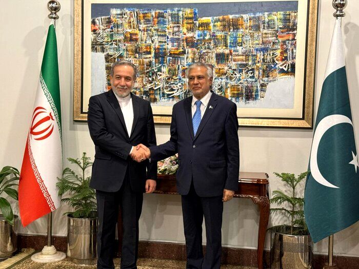 دیدار رسمی وزیران خارجه ایران و پاکستان آغاز شد