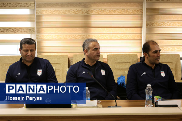 نشست صمیمی معاون تربیت بدنی و سلامت با ورزشکاران و کادر فنی تیم ملی والیبال دانش‌آموزی