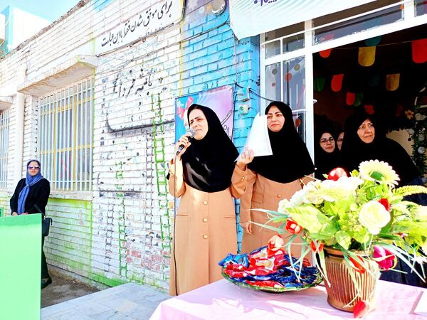 آیین نواخته زنگ آغاز سال تحصیلی در دبستان دخترانه سمیه