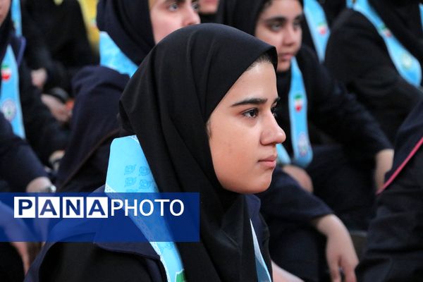 بهارستان دو صحنه همفکری، همدلی و همکاری پیشتازان در همایش یاوران انقلاب