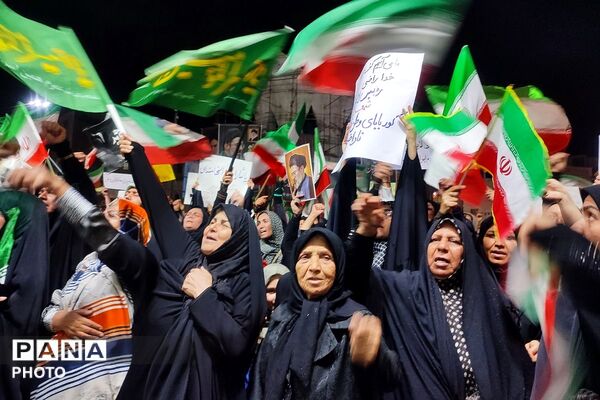 تجلیل از خبرنگاران پانا در صحنه ی جهاد تبیین