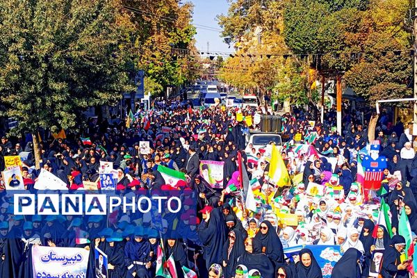 خروش هزاران دانش آموز ورامینی در ۱۳ آبان