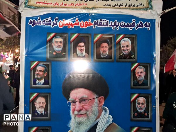 وحدت  رمز پیروزی مقابل دشمن 