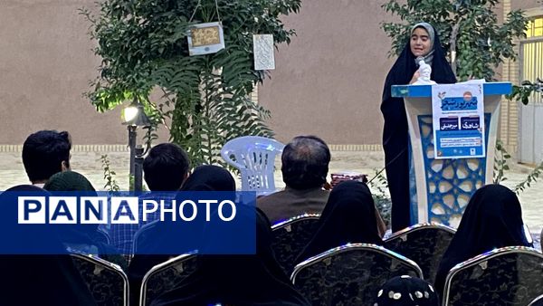 محفل شعر در سازمان دانش‌آموزی یزد 