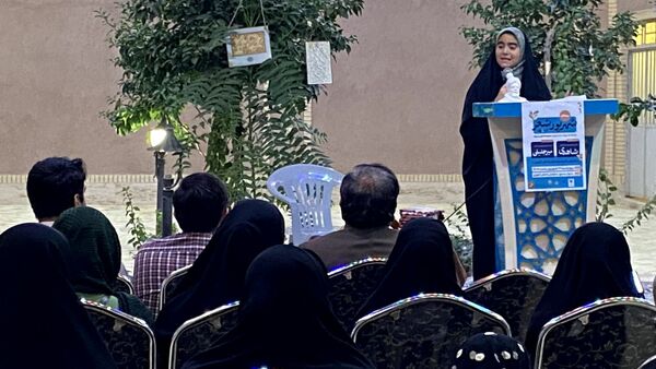 محفل شعر در سازمان دانش‌آموزی یزد 