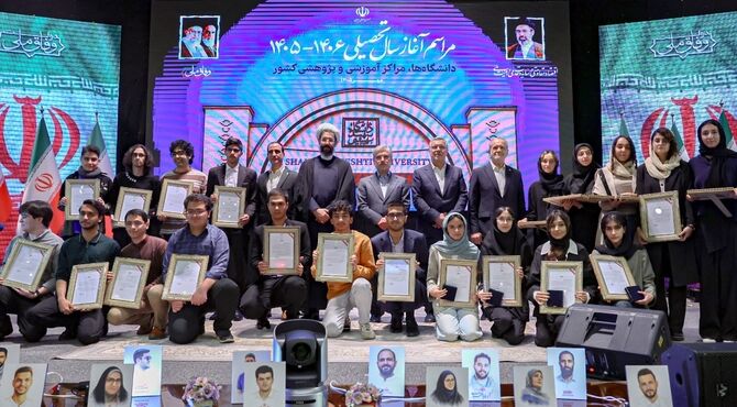 تجلیل از ایثارگران و رتبه‌های برتر کنکور با حضور رئیس‌جمهور