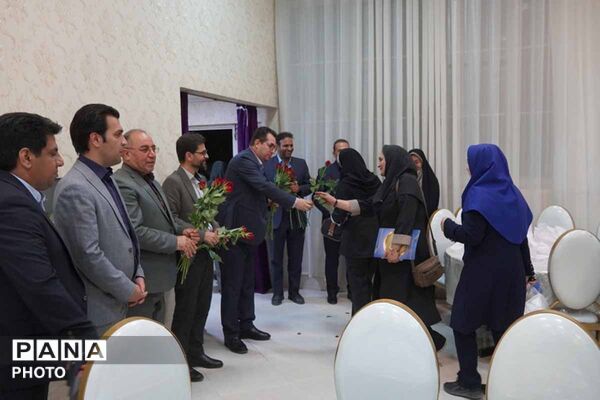 تجلیل از خبرنگاران و فعالان رسانه‌ای بجنورد به مناسبت روز خبرنگار