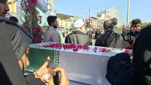 تشییع باشکوه شهید گمنام با بدرقه پرشور دانش‌آموزان