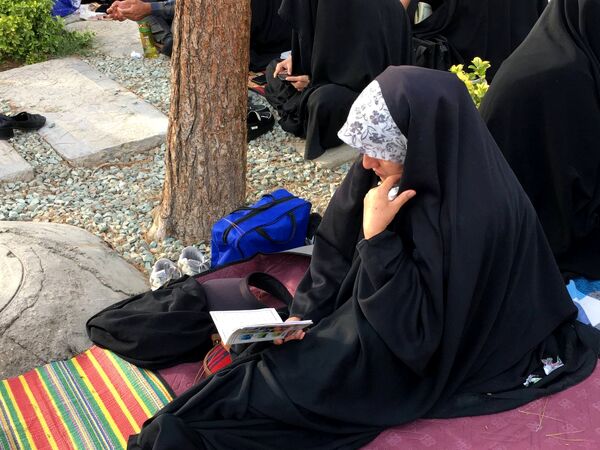 برپایی مراسم دعای عرفه در گلستان شهدای اصفهان