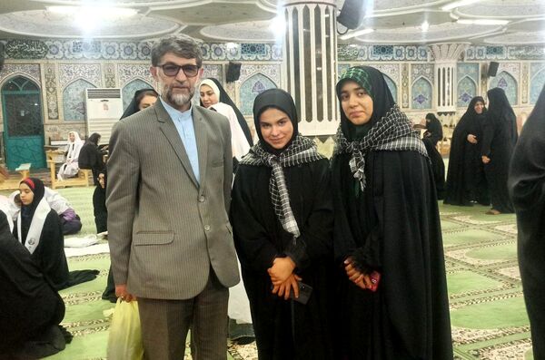 میعادگاه دانش‌آموزان با نماز جمعه