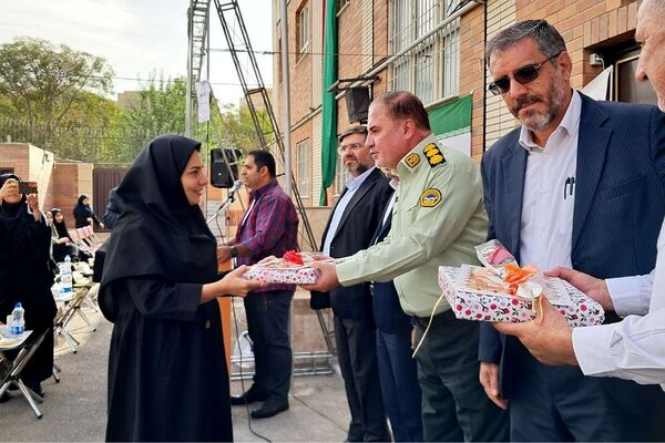 آغاز سال تحصیلی در دبیرستان بانو عفت آهنگری ناحیه یک شهرری