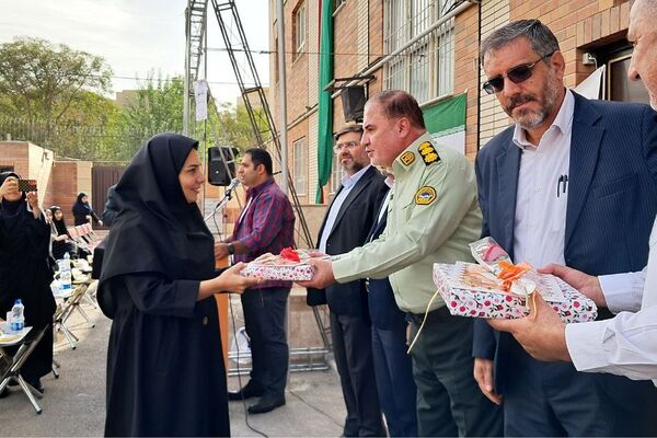 آغاز سال تحصیلی در دبیرستان بانو عفت آهنگری ناحیه یک شهرری