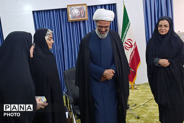دیدار امور بانوان آموزش‌ و پرورش و استانداری با نماینده ولی‌فقیه در بجنورد به مناسبت روز دختر