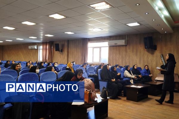 کارگاه آموزشی مراقبین و رابطین سلامت با محوریت آنفلونزا، تغذیه سالم، دخانیات