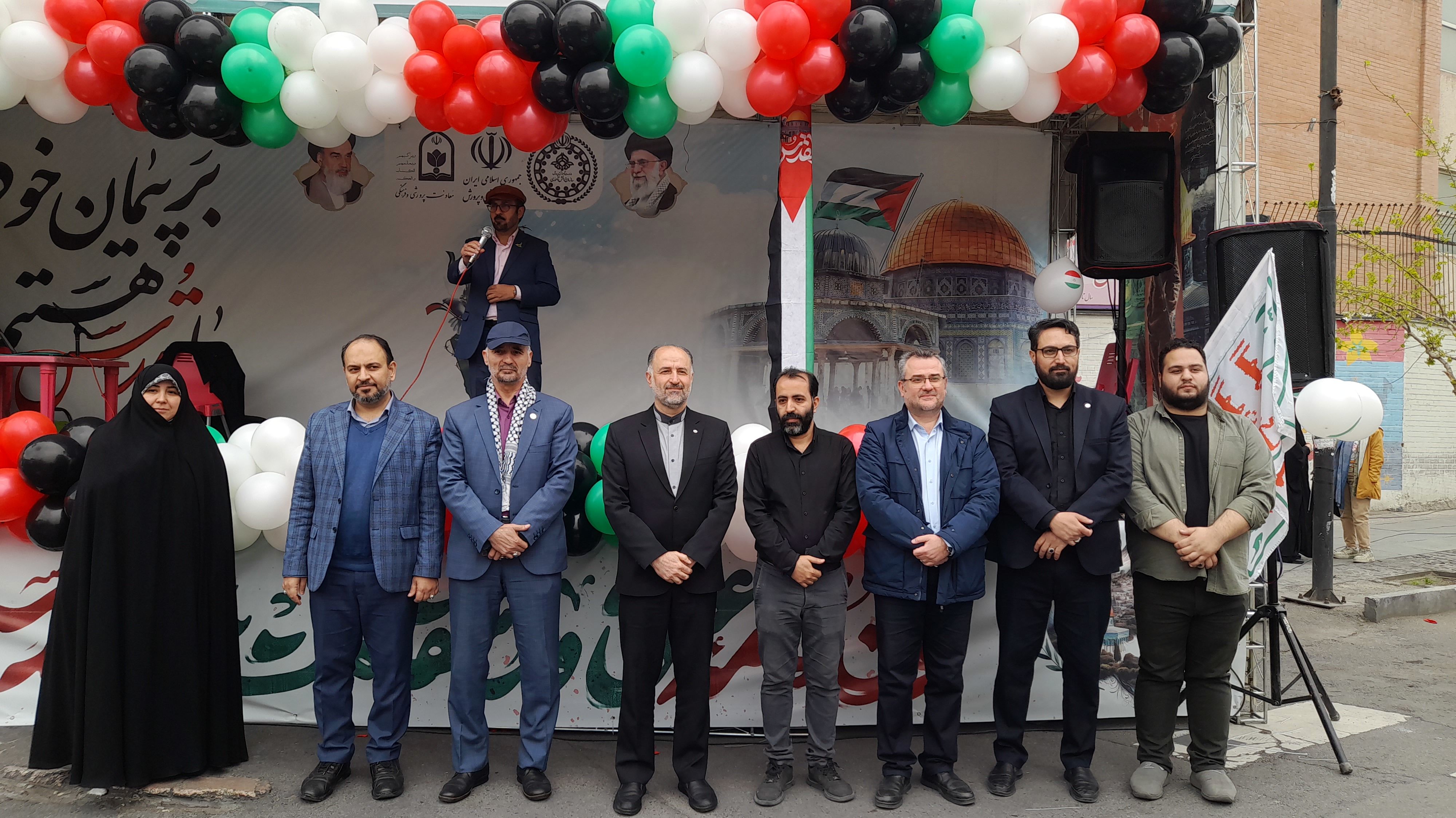 مردم ایران با حضور در راهپیمایی روز جهانی قدس به رهبر حکیم انقلاب لبیک گفتند