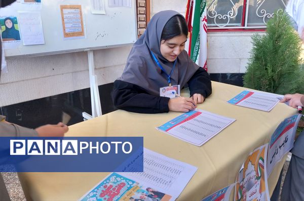 انتخابات شورای دانش آموزی دردبیرستان دوره اول ارمینه مصلی نژاد ناحیه ۶