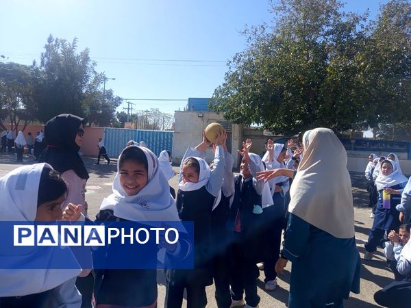 روزی شاد در دبستان سمیه کاشمر