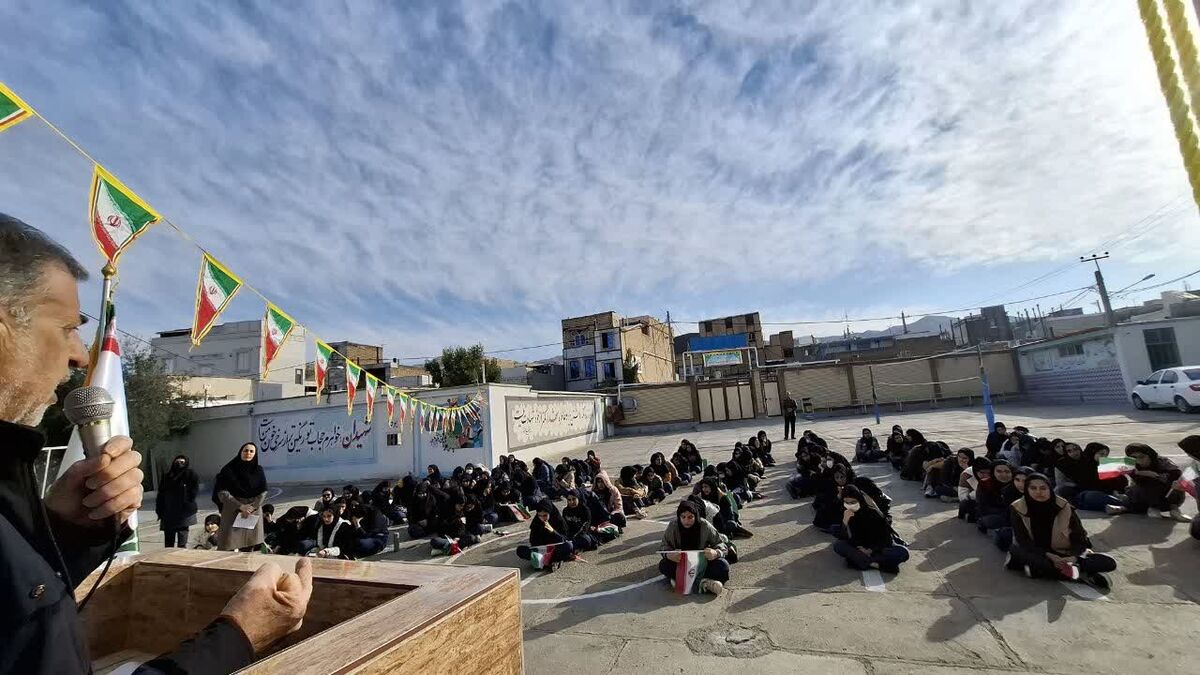 زنگ انقلاب در مدارس شهرستان پلدختر به صدا درآمد.