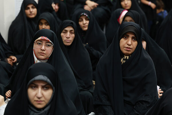 مراسم بزرگداشت شهیدان خدمت در دبیرستان متوسطه دوم امام صادق(ع)