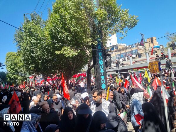 میراث خونین؛ مشهد در تپش قلب عشق به رهبر شهید