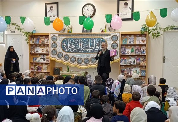 تقدیر از مادر شهید مهدی زاهدلویی در کتابخانه امام علی(ع) قم