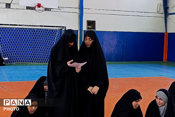 بازدید مدیرکل آموزش و پرورش خراسان شمالی از تمرین سرود «رهبر شهیدم» دانش‌آموزان بجنوردی