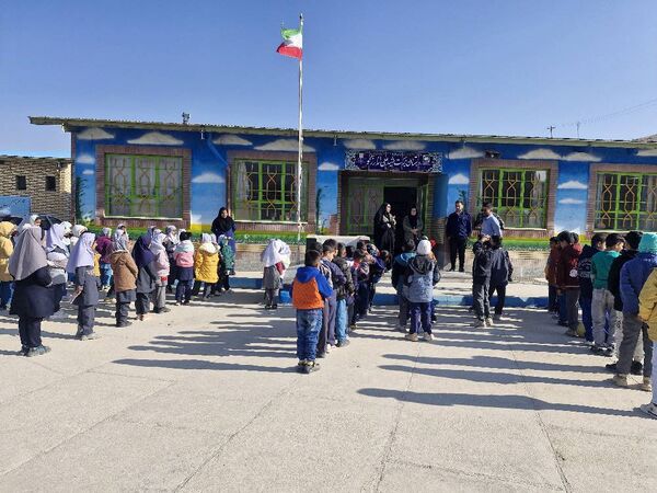 حضور کتابداران در مدارس روستاهای سملقان 