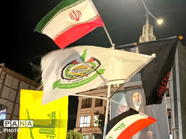 امواج پی در پی شبانه مردم غیور نیشابور در حسینیه امام خامنه ای 