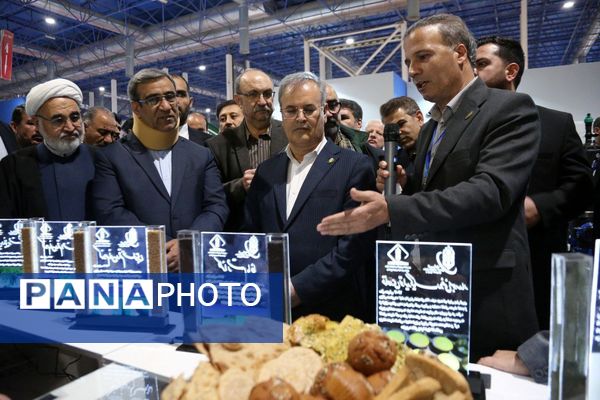 بازدید استاندار خراسان رضوی از دستاوردهای پژوهش و نوآوری در نمایشگاه مشهد