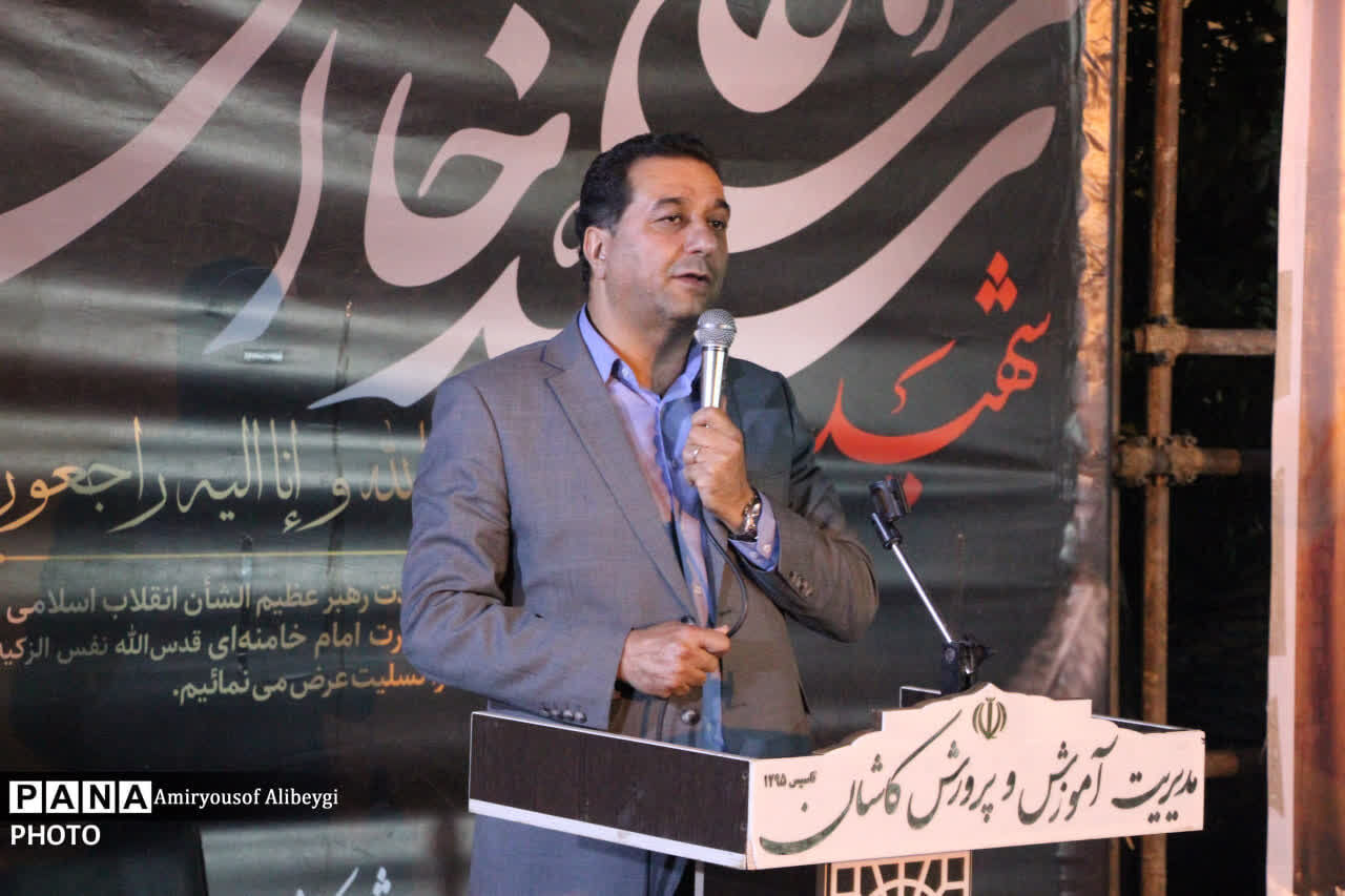 معلمان، الگوی جامعه مقاوم در سنگر تربیت هستند