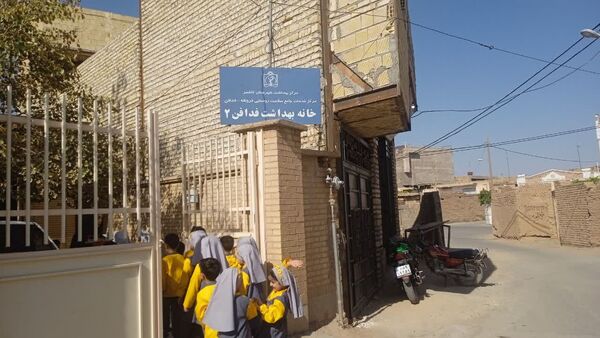 قدردانی از کارکنان خانه‌های بهداشت روستای فدافن در روز پرستار
