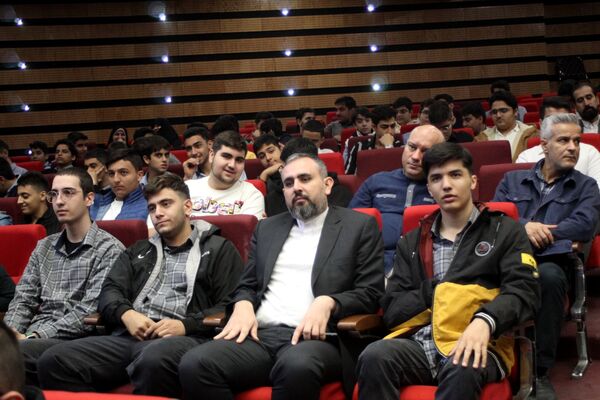 آیین تجلیل از برگزیدگان چهل و دومین دوره مسابقات فرهنگی و هنری دانش‌آموزان شهر تهران