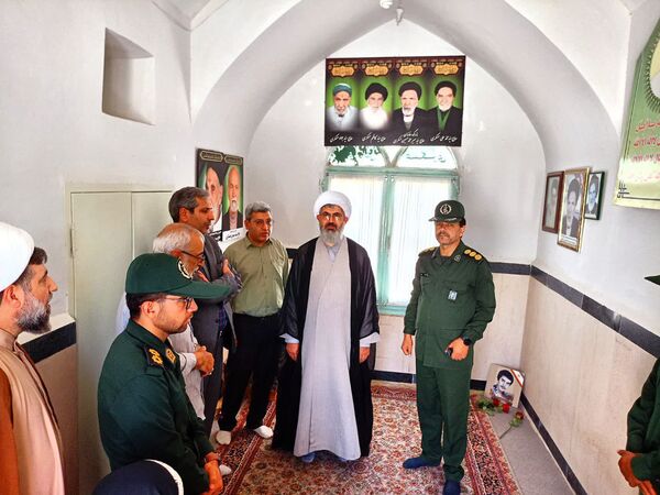 مسئولین کاشمر، غبار از مزار شهید خبرنگار برداشتند