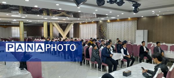 جلسه رؤسای شوراهای دانش‌آموزی مدارس شهرستان کاشمر