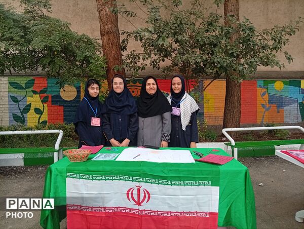 نمایشگاه دفاع مقدس در نیشابور