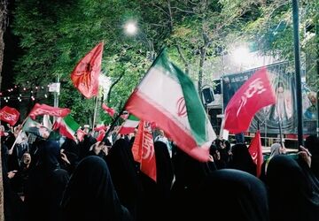 خروش شبانه در خرم‌ آباد؛ تجلی وحدت در میدان امام خمینی (ره)