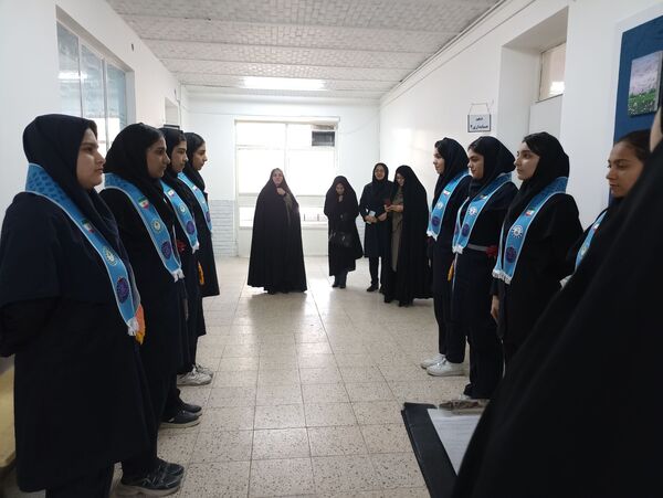بازدید از نمایشگاه دست سازه هنرستان فنی و حرفه ای دخترانه فلسطین 