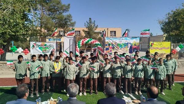 افتتاح چمن مصنوعی دبیرستان نمونه دولتی دانش کاشمر 