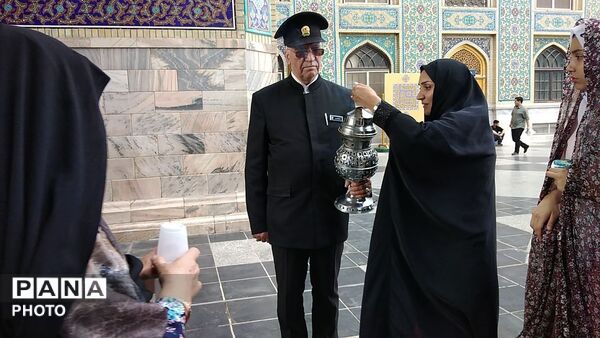 دعای پرفیض عرفه در حرم مطهر امام رضا (ع)
