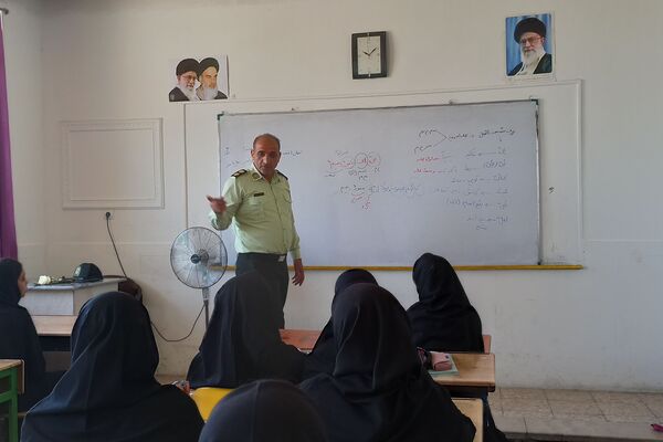گرامیداشت هفته نیروی انتظامی در مدرسه یادگار امام ورامین