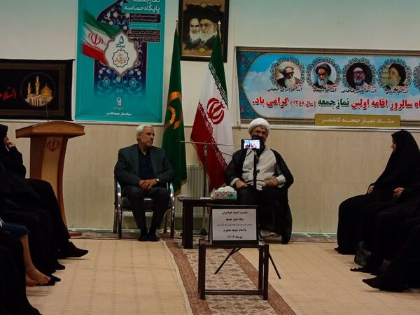 نشست بانوان ستاد نماز جمعه با امام جمعه شهرستان کاشمر 